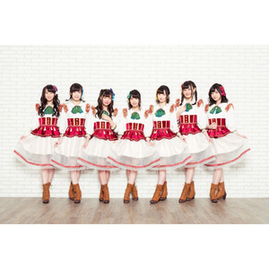 被舔到潮吹，对准嫩肉穴插了进去破了她的处女之身
